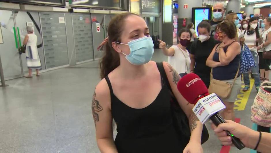 Viajeros explican sus planes en la segunda operación salida de agosto