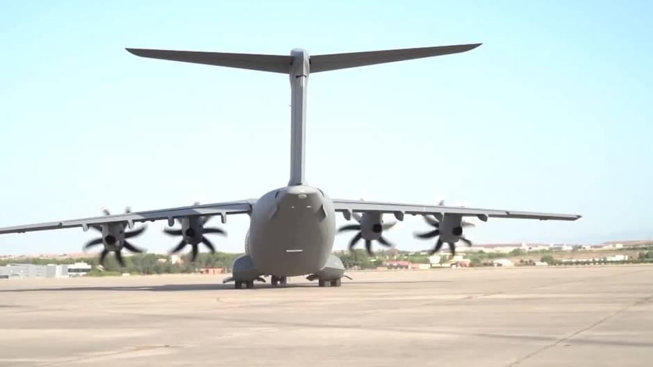 Así ha despegado hacia Dubái un tercer avión medicalizado