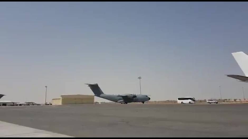 Aterrizan en Dubai dos aviones españoles con 177 evacuados afganos