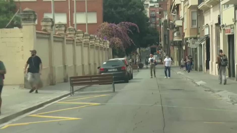 Bancos en mitad de la calle