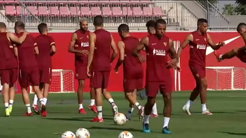 Koundé entrena con el Sevilla a la espera de conocer su futuro