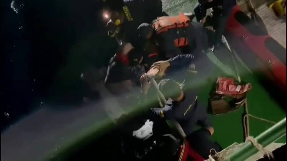 Rescatados in extremis tres marineros a la deriva por la Armada de Colombia