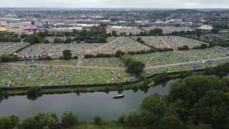 El Reading Festival de Reino Unido deja una explanada llena de basura tras 3 días de música