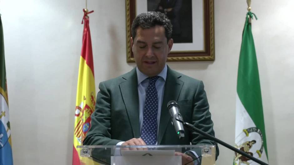 Moreno se reúne con el alcalde de Riogordo (Málaga) y defiende el proyecto de la Autovía del Agua