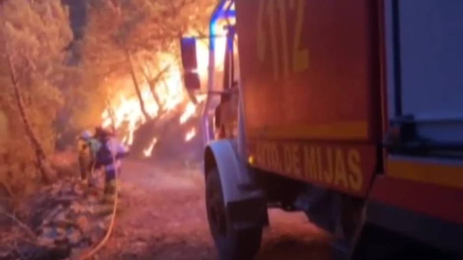 La UME comienza el despliegue en Sierra Bermeja para aliviar el cansancio de los bomberos