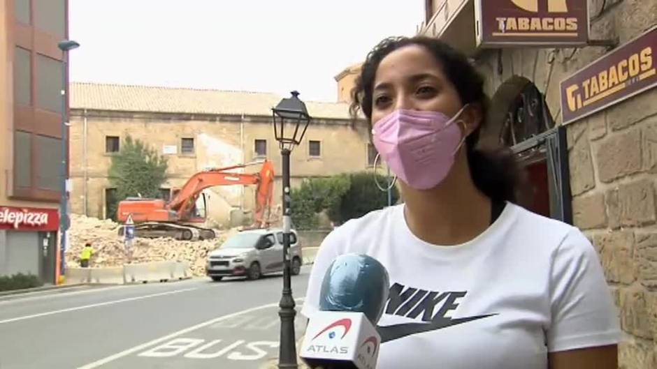 Peligrosa demolición de un edificio en Tafalla (Navarra)