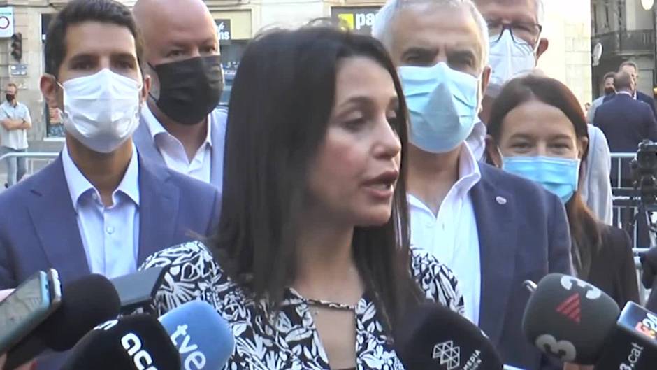 Arrimadas acusa a Sánchez de defender "su poltrona" con la mesa de diálogo