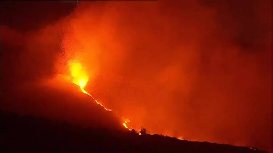 Se abre una nueva fisura, que los técnicos califican de descomunal, en el volcán de La Palma