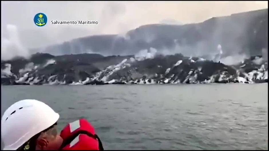 Salvamento Marítimo toma pruebas en el delta de lava en La Palma