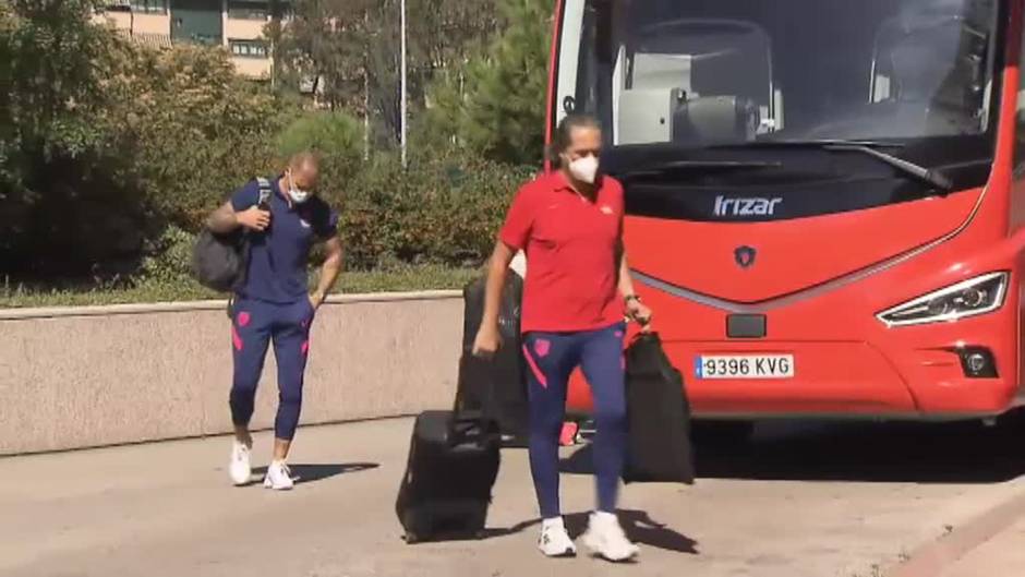 El Atlético de Madrid llega al hotel de concentración en la previa a su encuentro ante el FC Barcelona