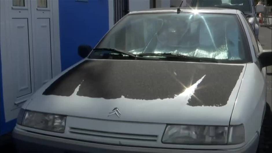 Convivir con la ceniza que arroja el volcán