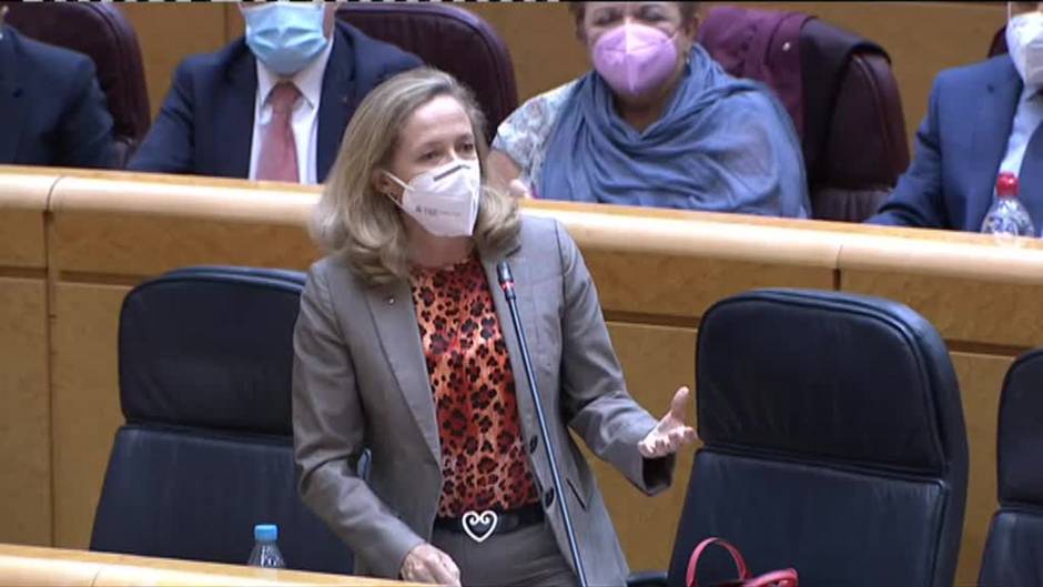 Calviño al PP: "Dejen esa actitud destructiva y súmense al carro de sacar adelante al país"