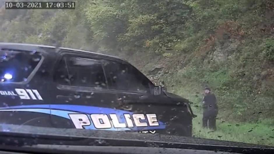 Un policía salva a su compañera