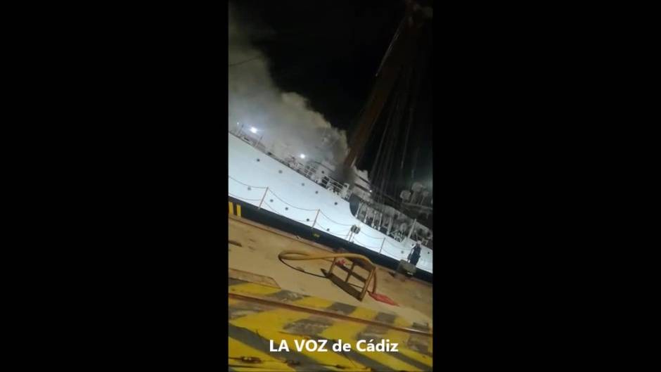 Susto en La Carraca por un incendio en el buque Juan Sebastián de Elcano