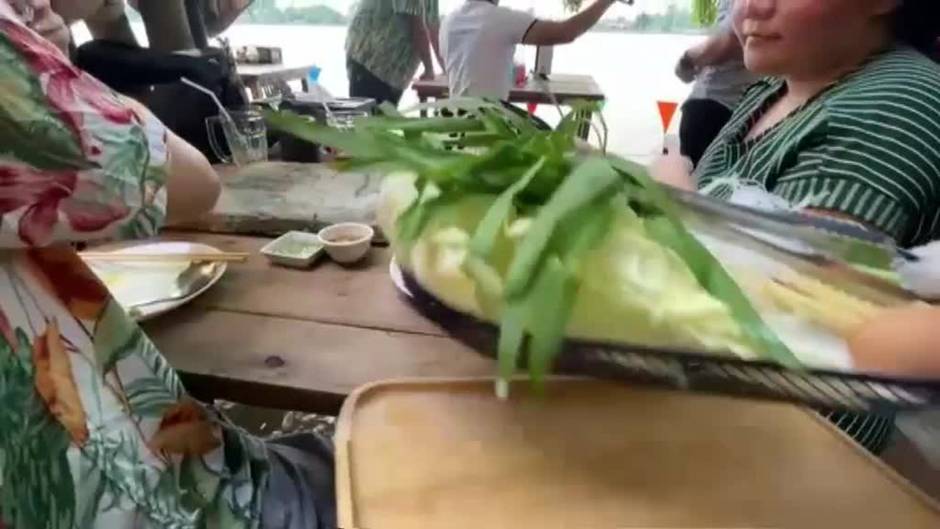 Un restaurante de Tailandia triunfa gracias a las inundaciones