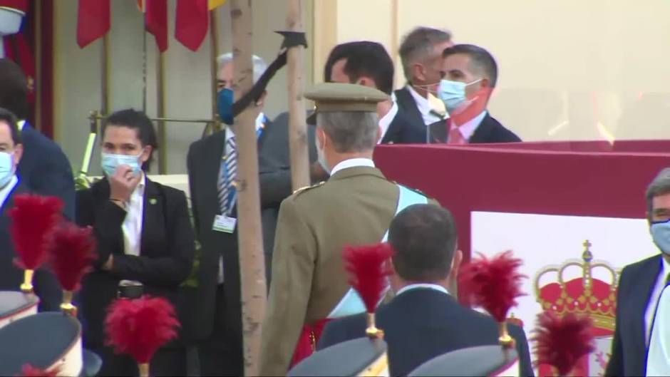 Los Reyes presiden el tradicional Desfile Militar del 12-O