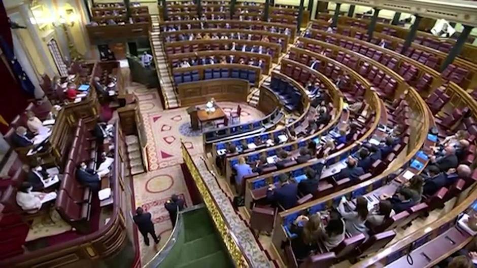 El Congreso avala el recorte a las eléctricas por el sobreprecio del gas