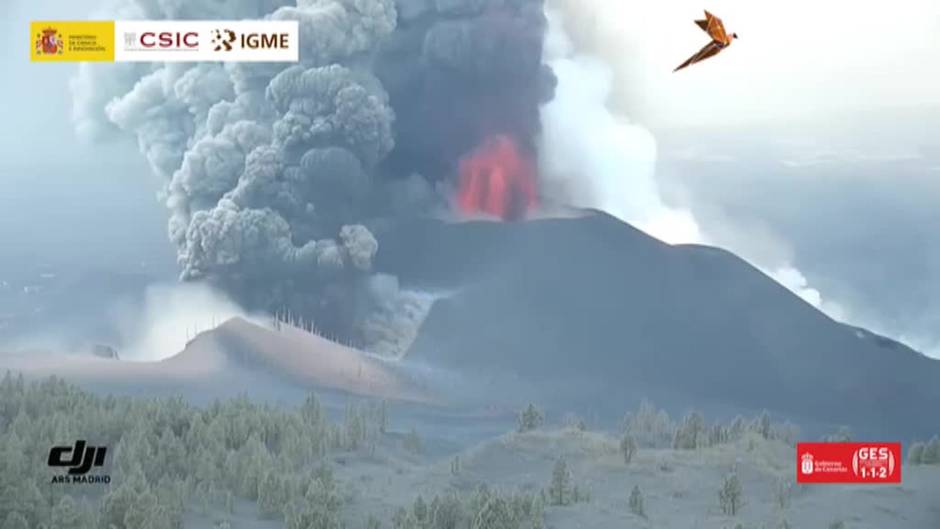 Cinco bocas y dos coladas, así evoluciona el volcán de La Palma