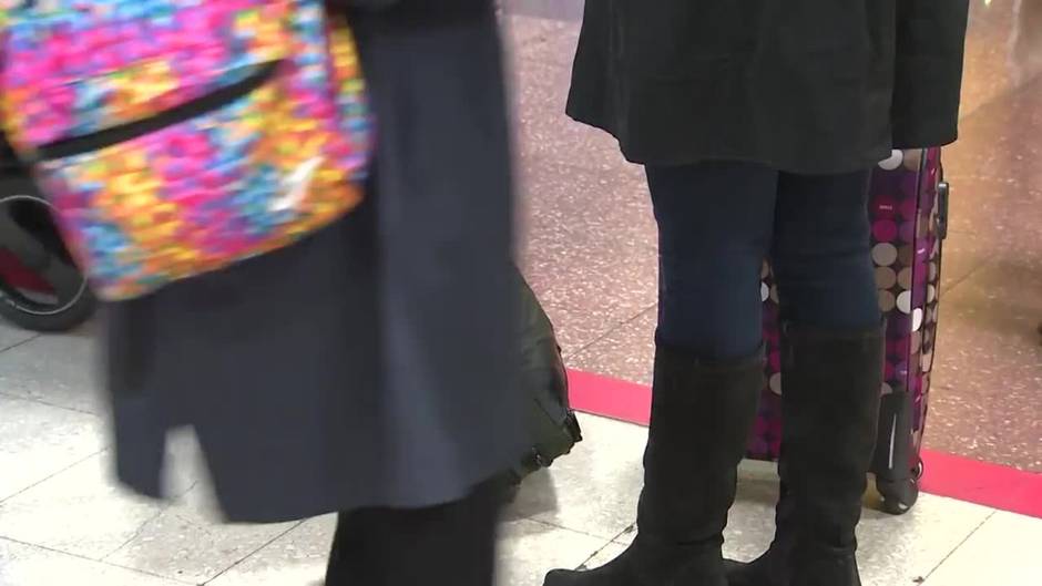 La estación de Chamartín se llena de viajeros dispuestos a pasar un puente "familiar"