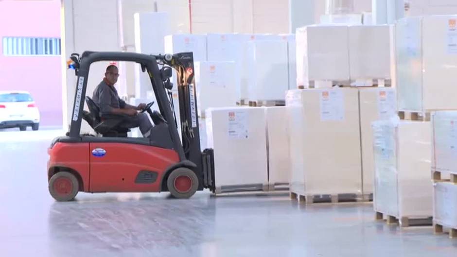 Falta de vidrio y de papel por la crisis global de suministros