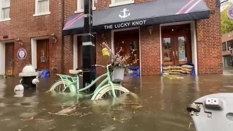 Las intensas lluvias en Virginia dejan a los vecinos con el agua casi hasta la cintura