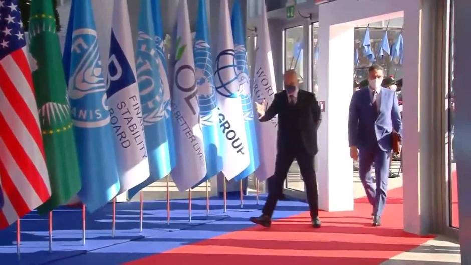 Pedro Sánchez, recibido por Mario Draghi a su llegada al G20 en Roma