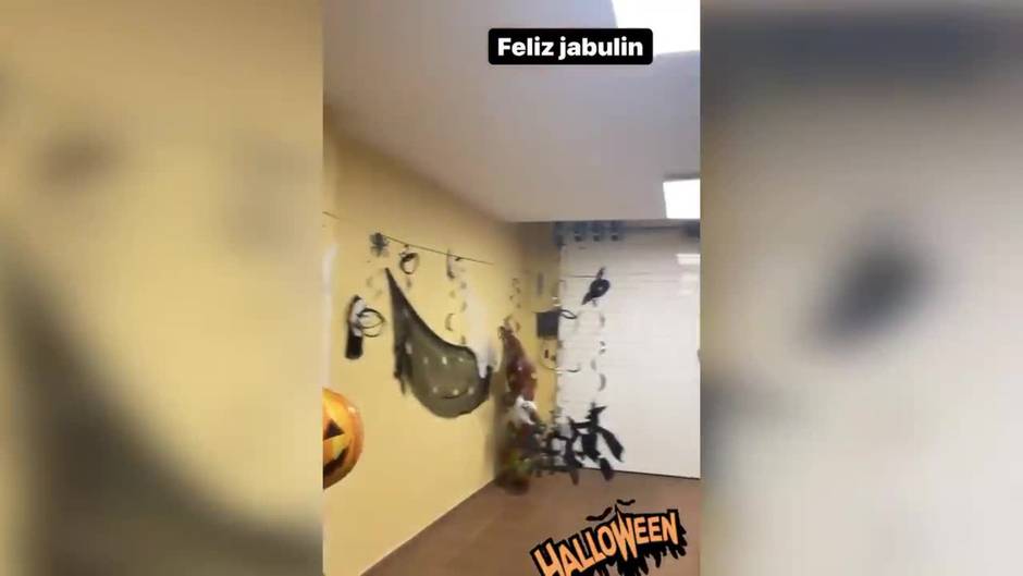 Calabazas y calaveras se adueñan del hogar de Kiko Rivera antes de Halloween