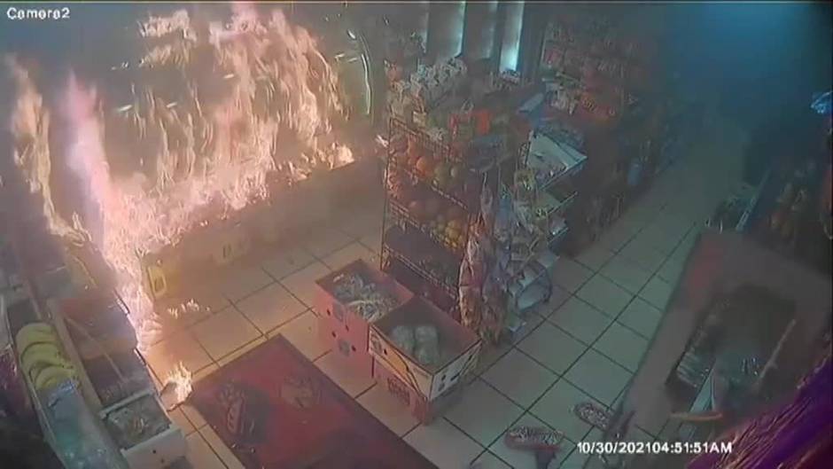 Atacan una tienda en Nueva York lanzando un cóctel molotov