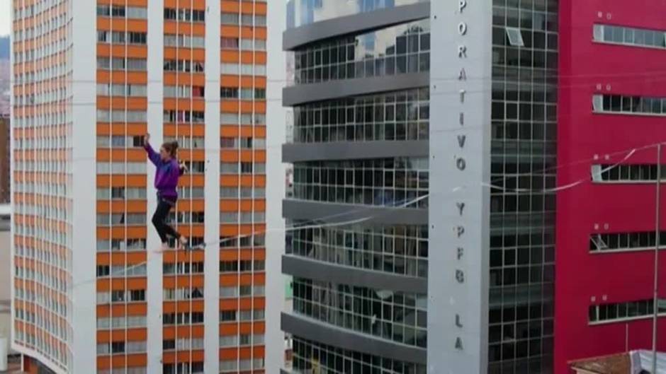 Una slackliner italiana desafía a la gravedad en las montañas de Bolivia