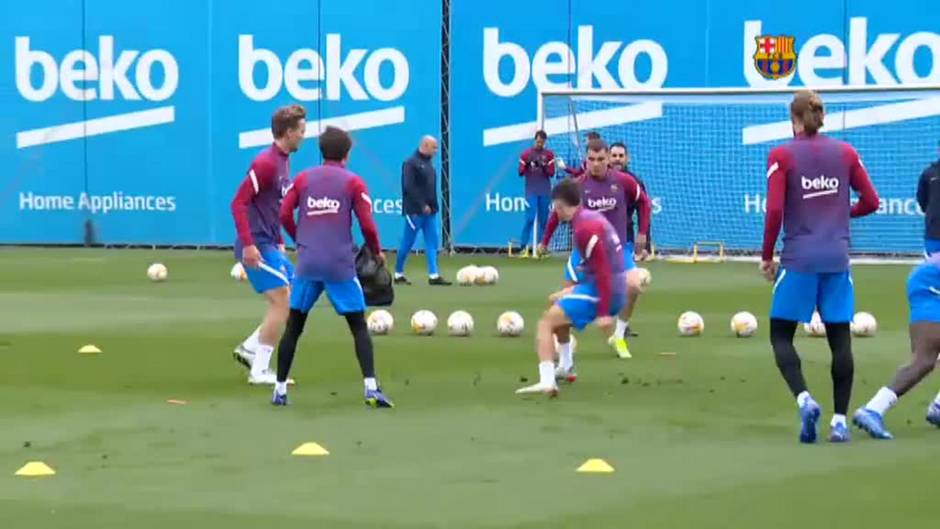 Los jugadores del Barça con Piqué el primero ya llegan hora y media antes a los entrenamientos