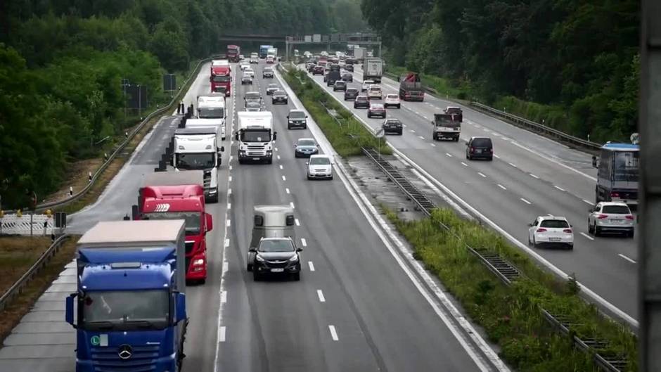 Transportistas de mercancías por carretera convocan un cierre antes de Navidad