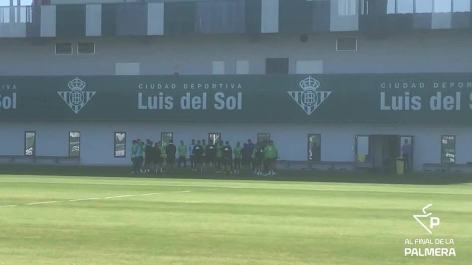 La larga charla de Pellegrini en el entrenamiento del Betis