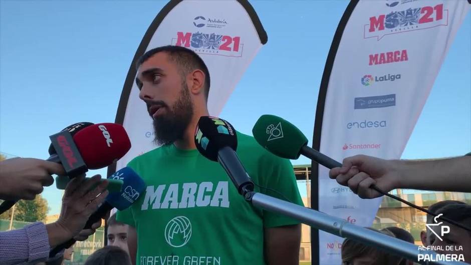 Borja Iglesias: «Perder un derbi no es agradable, pero a la afición hay que agradecerle que siempre nos apoyan»