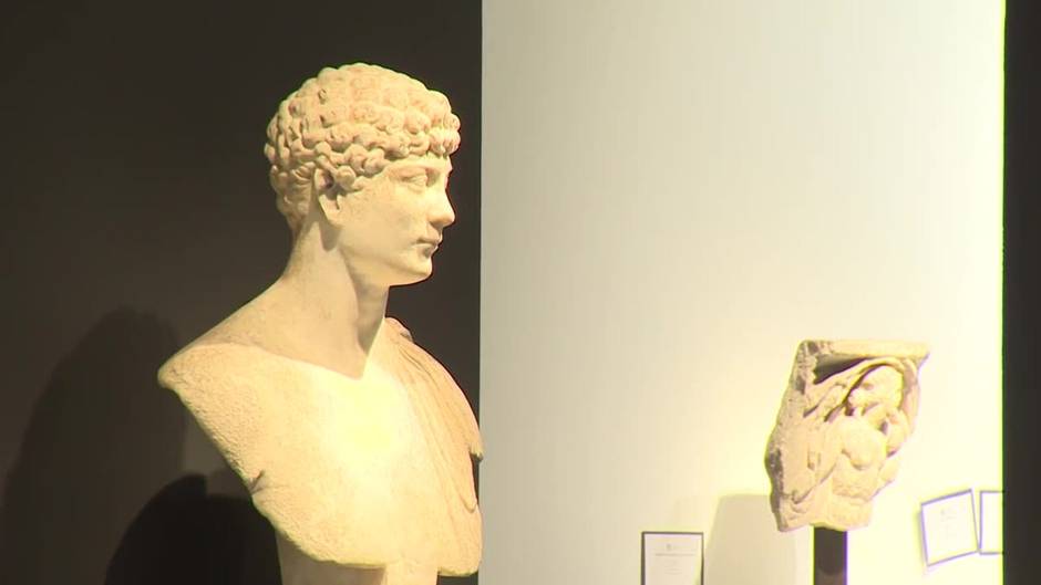 El modernismo protagoniza la feria de antigüedades Feriarte en Madrid