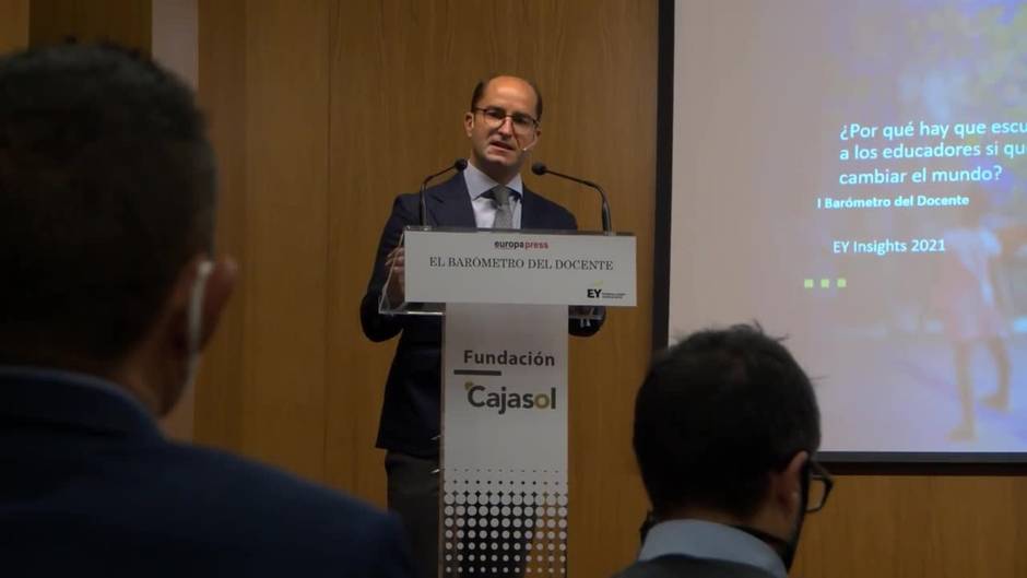 El barómetro de EY señala "resiliencia de maestros en pandemia" e Imbroda descarta pacto educativo