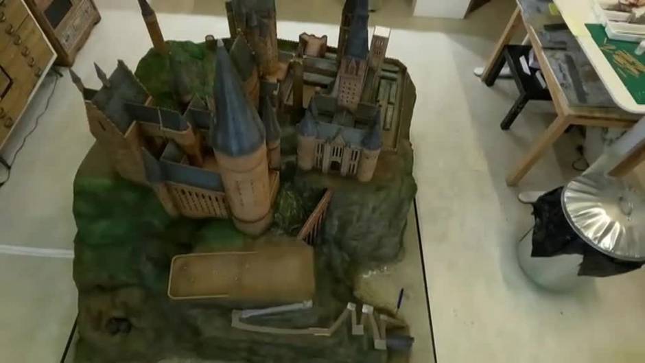 Harry Potter celebra su 20ª aniversario con un pastel gigante del castillo de Howgarts