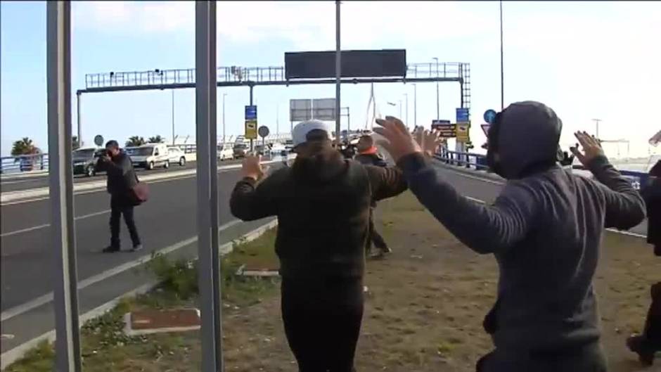 Protesta multitudinaria de los trabajadores del metal por las calles de Cádiz