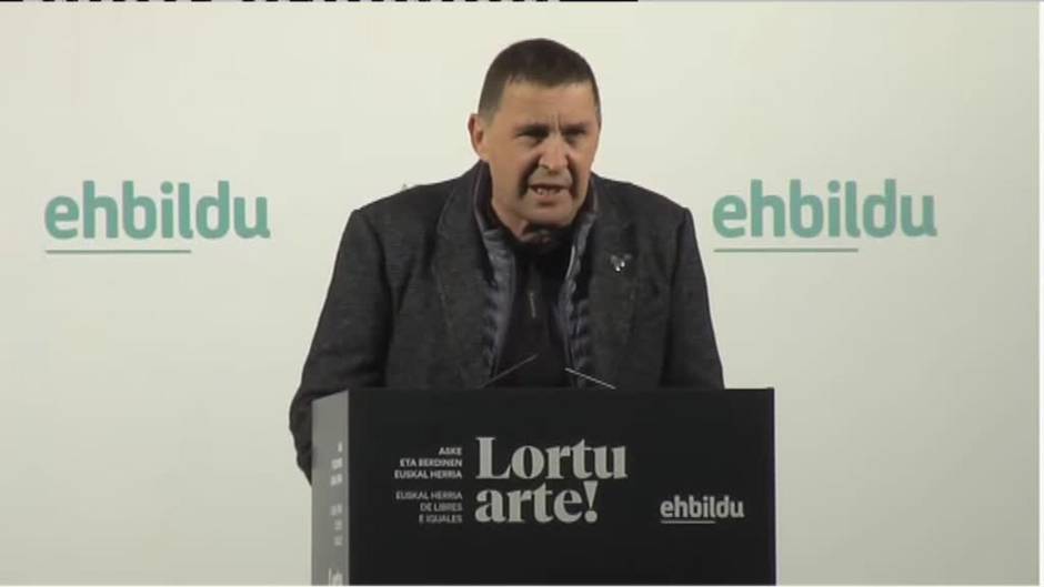 Otegi: "Sacar a Franco del Valle de los Caídos es fácil, lo difícil es expulsar a los franquistas de los aparatos de Estado"