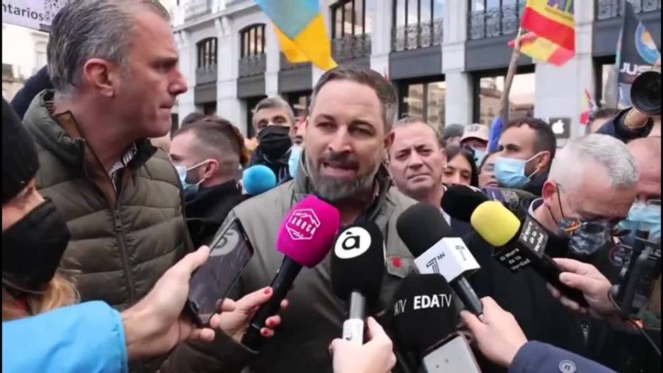 Abascal protesta contra la 'ley mordaza' junto a policías y guardias civiles