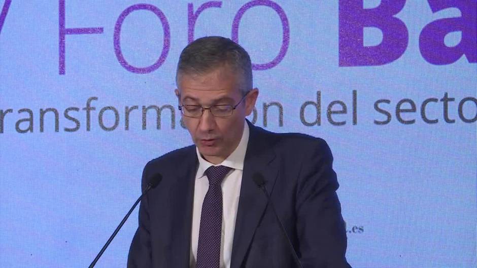 Hernández De Cos dice que hay un "cierto empeoramiento económico" global