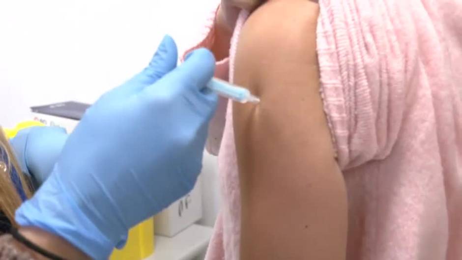 Un caso confirmado de variante ómicron y otros cuatro bajo sospecha