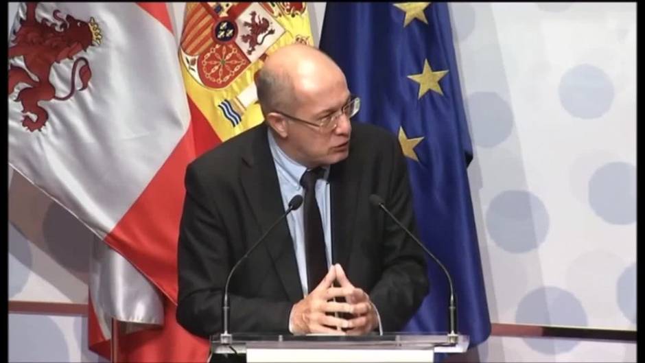 Igea reivindica que la Constitución "no es heredera del franquismo ni de la República"