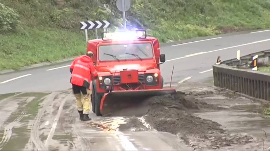 En Guipúzcoa el desborde de los ríos Oria, Deba, Urumea y Bidasoa provocan inundaciones