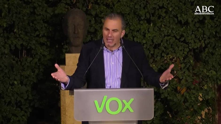 Ortega Smith carga contra Juanma Moreno y reclama la convocatoria de elecciones en Andalucía