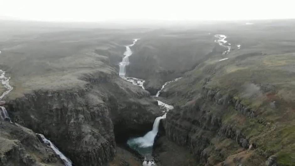 Un grupo de españoles recorre Islandia en kayak