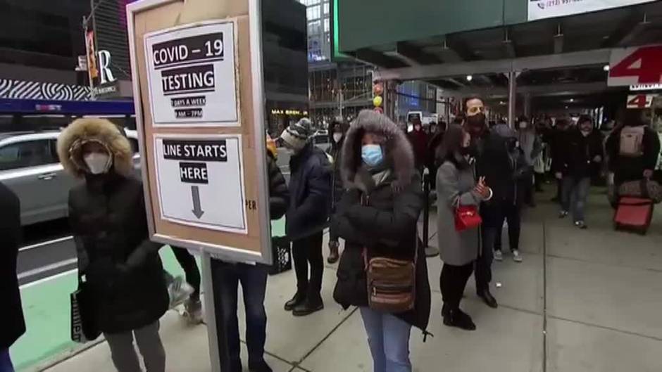 Colas interminables en Nueva York en Navidad para conseguir un test de antígenos gratuito