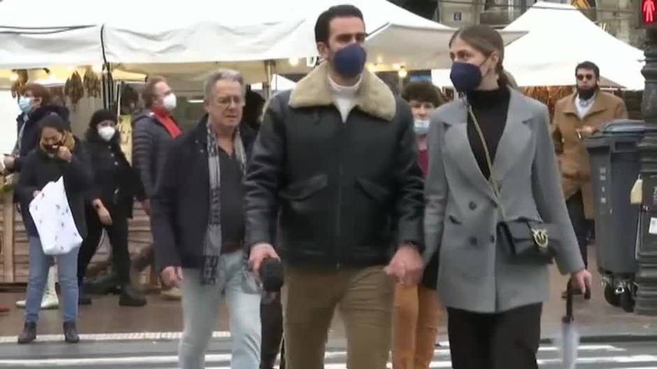 Se impone en París la mascarilla obligatoria en exteriores