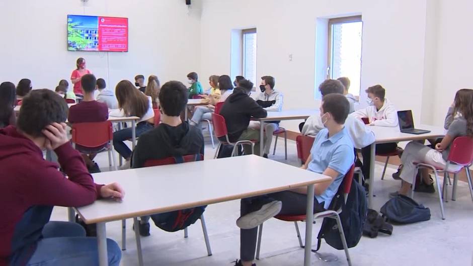 La vuelta al 'cole' con presencialidad en las aulas centra la agenda pública