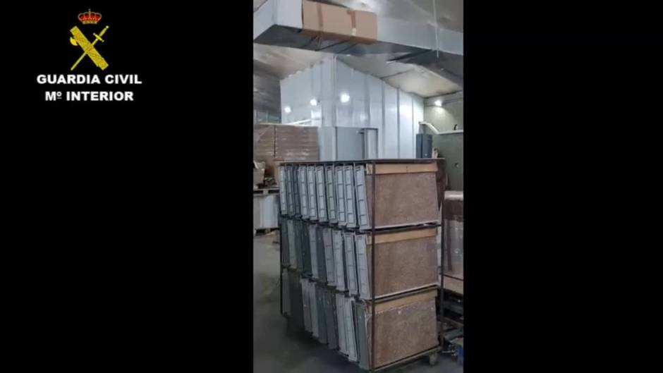 Un detenido tras el desmantelamiento de una fábrica ilegal de tabaco en una finca de Los Corrales