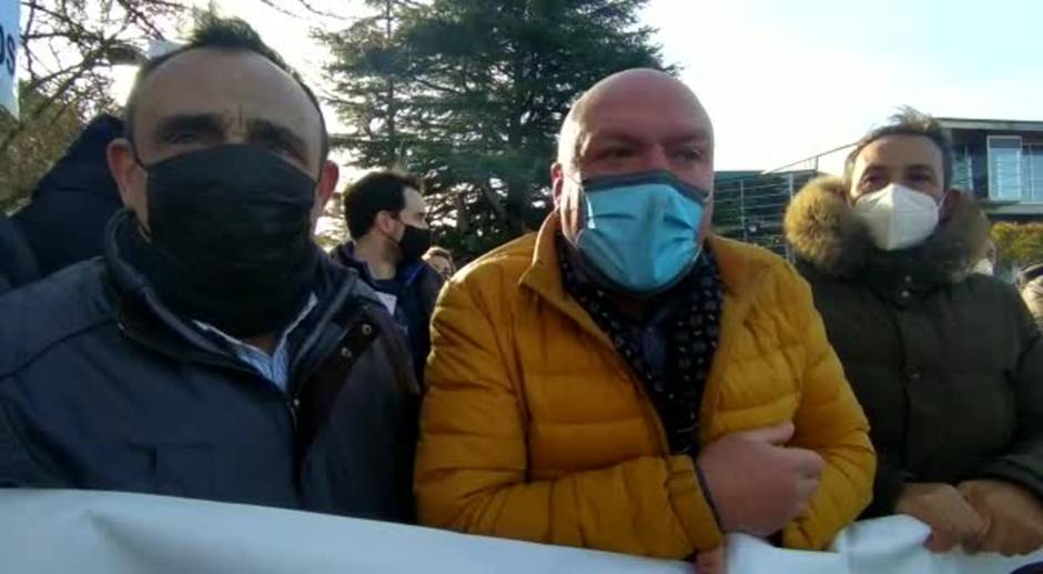 Ganadero en la concentración en Palencia contra Sánchez y Garzón